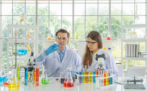 科學(xué)與共生的未來 一對(duì)西方科學(xué)家夫婦的疫苗研發(fā)之旅